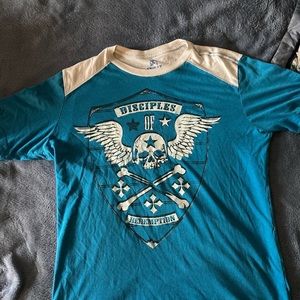 I’m selling a vintage skully shirt only wore 1 time still in good condition.